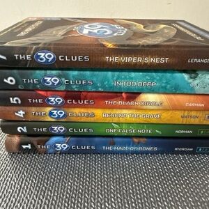 The 39 CLUES W/cards